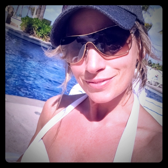 Meet your Posher, Chantelle - Picture 1 of 3